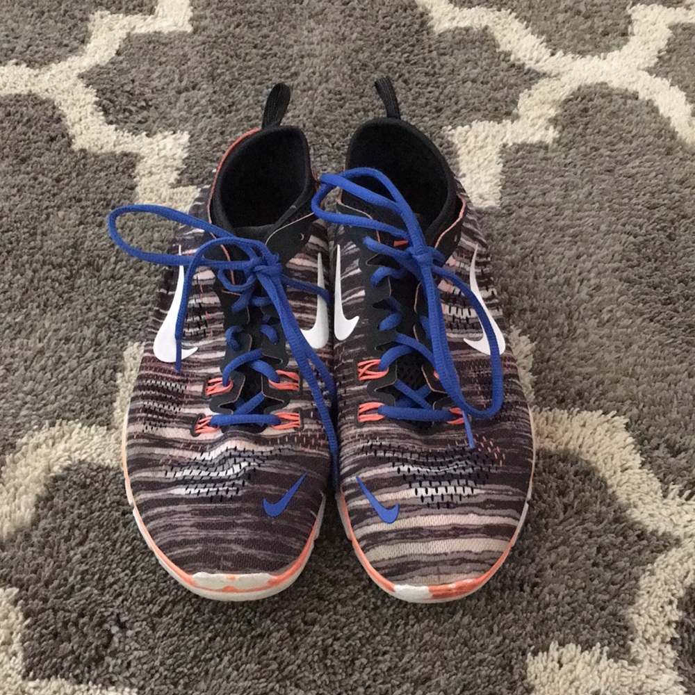 Women’s Nike tennis shoes